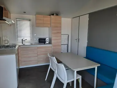 Cuisine ou kitchenette dans l'établissement Camping Le Moulin des Effres