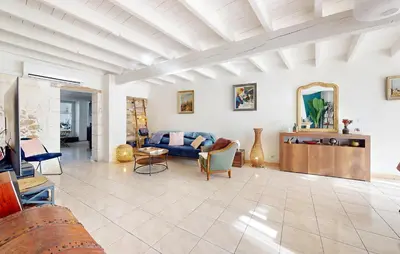 Coin salon dans l'établissement Awesome Home In Tonnay-Boutonne