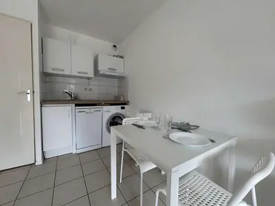 Cuisine ou kitchenette dans l'établissement Appt 1 pièce CHATELAILLON PLAGE - CL090-021