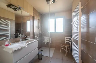 Salle de bains dans l'établissement La Belle Absienne - à 45min du Puy du Fou