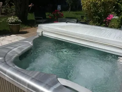 Piscine de l'établissement La roseraie ou située à proximité