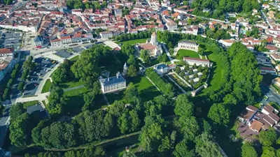 Vue panoramique sur l'établissement El Castillo Face au Château et Climatisé