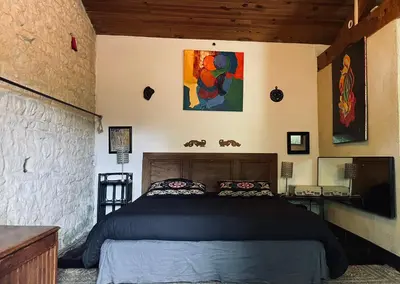 Un ou plusieurs lits dans un hébergement de l'établissement Dormir Ben Aise Hammam Massages