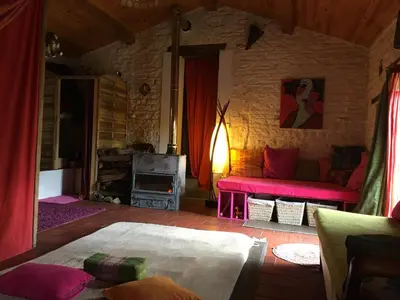 Un ou plusieurs lits dans un hébergement de l'établissement Dormir Ben Aise Hammam Massages