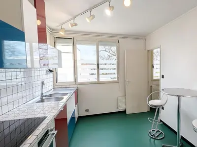 Cuisine ou kitchenette dans l'établissement Xanadu - Maison Design 80