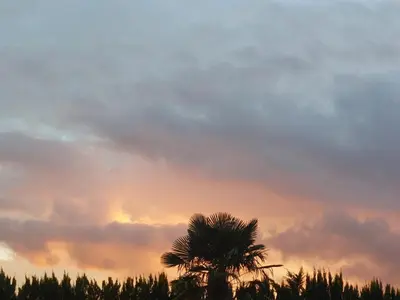 Lever ou coucher de soleil vu de la maison d'hôtes ou à proximité