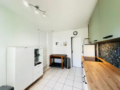 Cuisine ou kitchenette dans l'établissement Charmante maisonnette à Fouras, 200m de la plage, idéale pour 4 personnes - FR-1-709-86