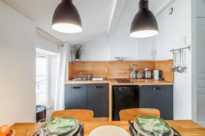 Cuisine ou kitchenette dans l'établissement Apt for 3 near the city center La Rochelle
