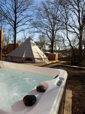 Plan de l'établissement Tente luxe vue Etang avec jacuzzi 4