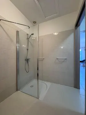 Salle de bains dans l'établissement Appart-Hotel des coquillages Résidence Kiwi