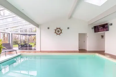 Piscine de l'établissement Villa DUXCAAR ou située à proximité