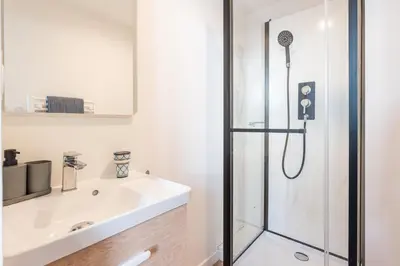 Salle de bains dans l'établissement Home in Niort