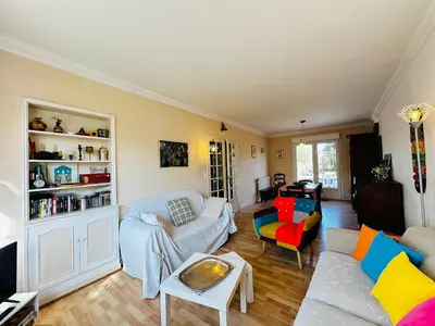 Coin salon dans l'établissement Location familiale à Fouras, 8 pers, près plages et centre - FR-1-709-87