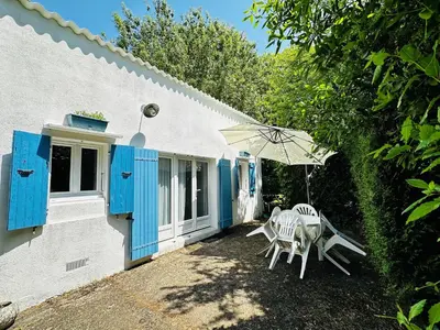Jardin de l'établissement Location familiale à Fouras, 8 pers, près plages et centre - FR-1-709-87