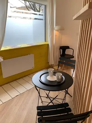 Coin salon dans l'établissement Le Goldorak, Hyper-centre, Garage privé et Climatisation