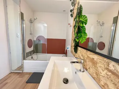 Salle de bains dans l'établissement Studio - Le victoire - aux portes du Futuroscope