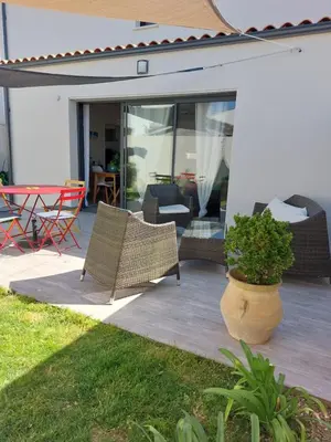 Coin salon dans l'établissement La vie est belle à 10 minutes de La Rochelle