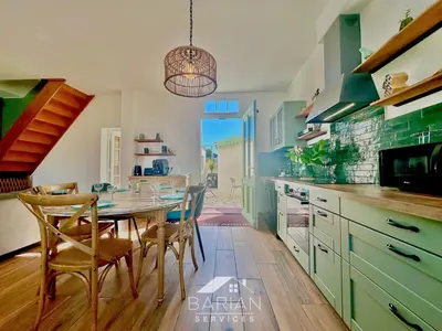 Cuisine ou kitchenette dans l'établissement Perle Fourasine - Vue Mer - 2 minutes de la plage