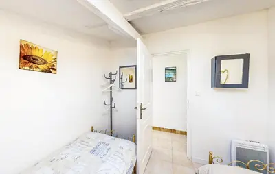 Un ou plusieurs lits dans un hébergement de l'établissement 2 Bedroom Cozy Home In Oradour-Fanais