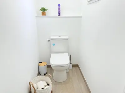 Salle de bains dans l'établissement TRIO HOME,3 chambres, parking privé gratuit, wifi haut débit, 10min LA ROCHELLE,15min île de ré