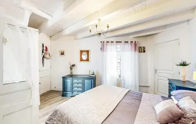 Un ou plusieurs lits dans un hébergement de l'établissement Lovely Home In Oradour-Fanais With Wifi