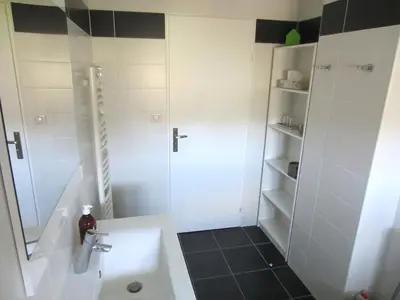 Salle de bains dans l'établissement Les rives du Rochefollet