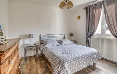 Un ou plusieurs lits dans un hébergement de l'établissement 3 Bedroom Gorgeous Home In Rochefort