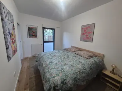 Un ou plusieurs lits dans un hébergement de l'établissement Nina, Appartement 2 couchages, Elégant, Wifi, Parking