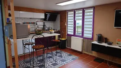 Cuisine ou kitchenette dans l'établissement Chez David