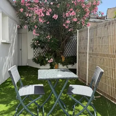 Le petit Saintonge-cour privée et climatiseur