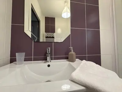 Salle de bains dans l'établissement Le Verger - Gite 8 personnes en campagne et rivière By Primo