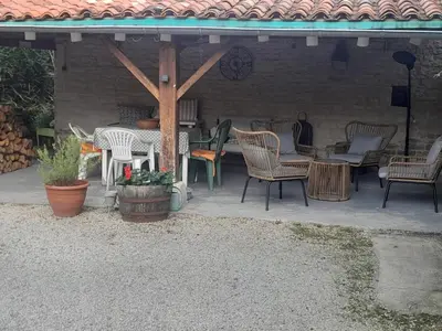 Terrasse ou espace extérieur de l'établissement La Cour