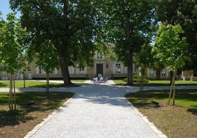 Jardin de l'établissement Le Logis du Péré