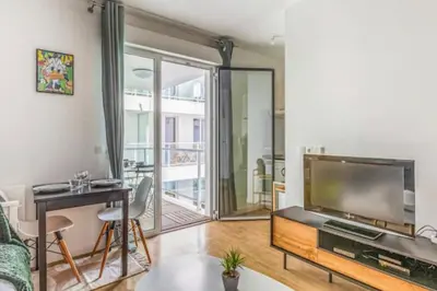 Télévision ou salle de divertissement dans l'établissement Studio with balcony in the heart of La Rochelle