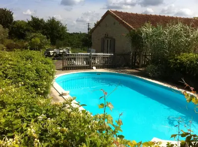 Piscine de l'établissement La Petite Maison ou située à proximité