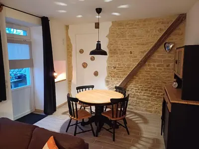 Coin salon dans l'établissement Pays de Joie - Gite La Guitare