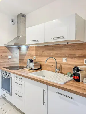 Cuisine ou kitchenette dans l'établissement Puilborin, appartement cosy, avec terrasse