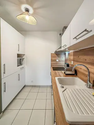 Cuisine ou kitchenette dans l'établissement Puilborin, appartement cosy, avec terrasse
