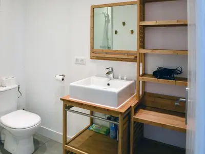 Salle de bains dans l'établissement L'Essentiel studio avec wifi