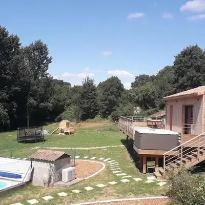 Charmante maison avec piscine à Chalandray