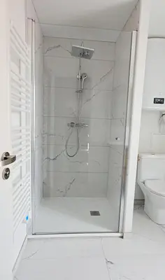 Salle de bains dans l'établissement La porte Bleue - appartement juste rénové - très propre - grand confort - lumineux - calme - centre historique