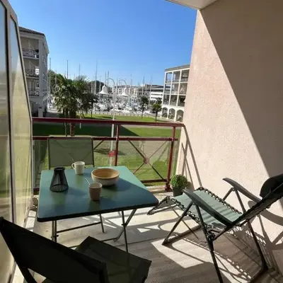 Agréable appartement vue sur port de plaisance