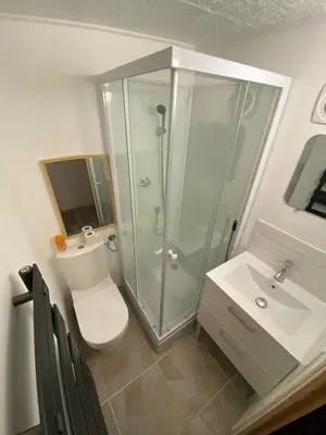 Salle de bains dans l'établissement Studio near train station