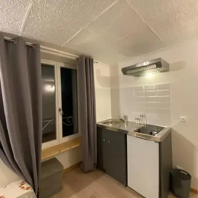 Studio near train station