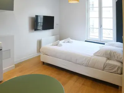 Un ou plusieurs lits dans un hébergement de l'établissement Le Cocon studio, cognac