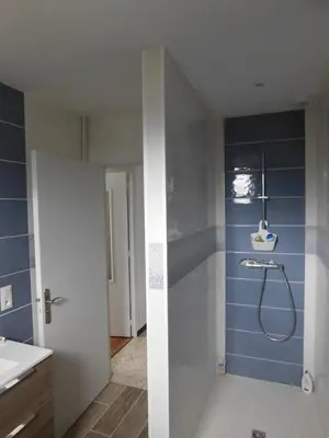 Salle de bains dans l'établissement MMR 6 personnes avec cour privée et cloturée