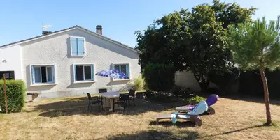 Jardin de l'établissement MMR 6 personnes avec cour privée et cloturée