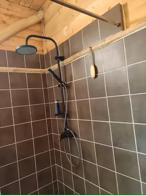 Salle de bains dans l'établissement La cachouette