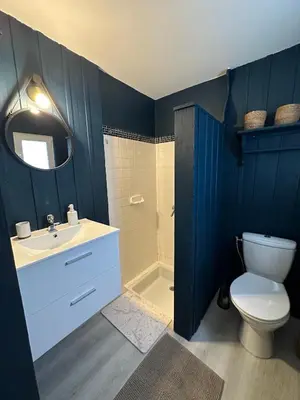 Salle de bains dans l'établissement Le Chai des Mullons