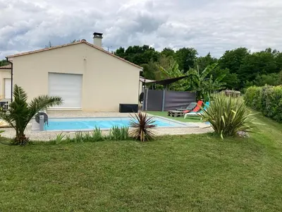 Piscine de l'établissement Pavillon avec piscine ou située à proximité
